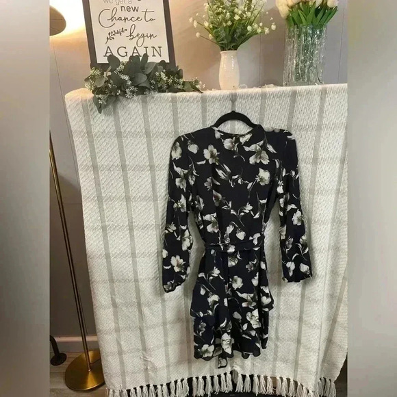 Uguest mini dress size M NWT long sleeve light weight - Picture 3 of 7